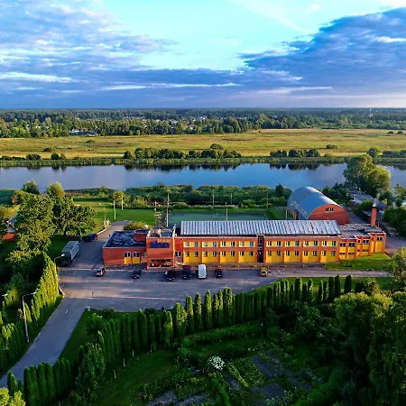 Riverside Hotel
